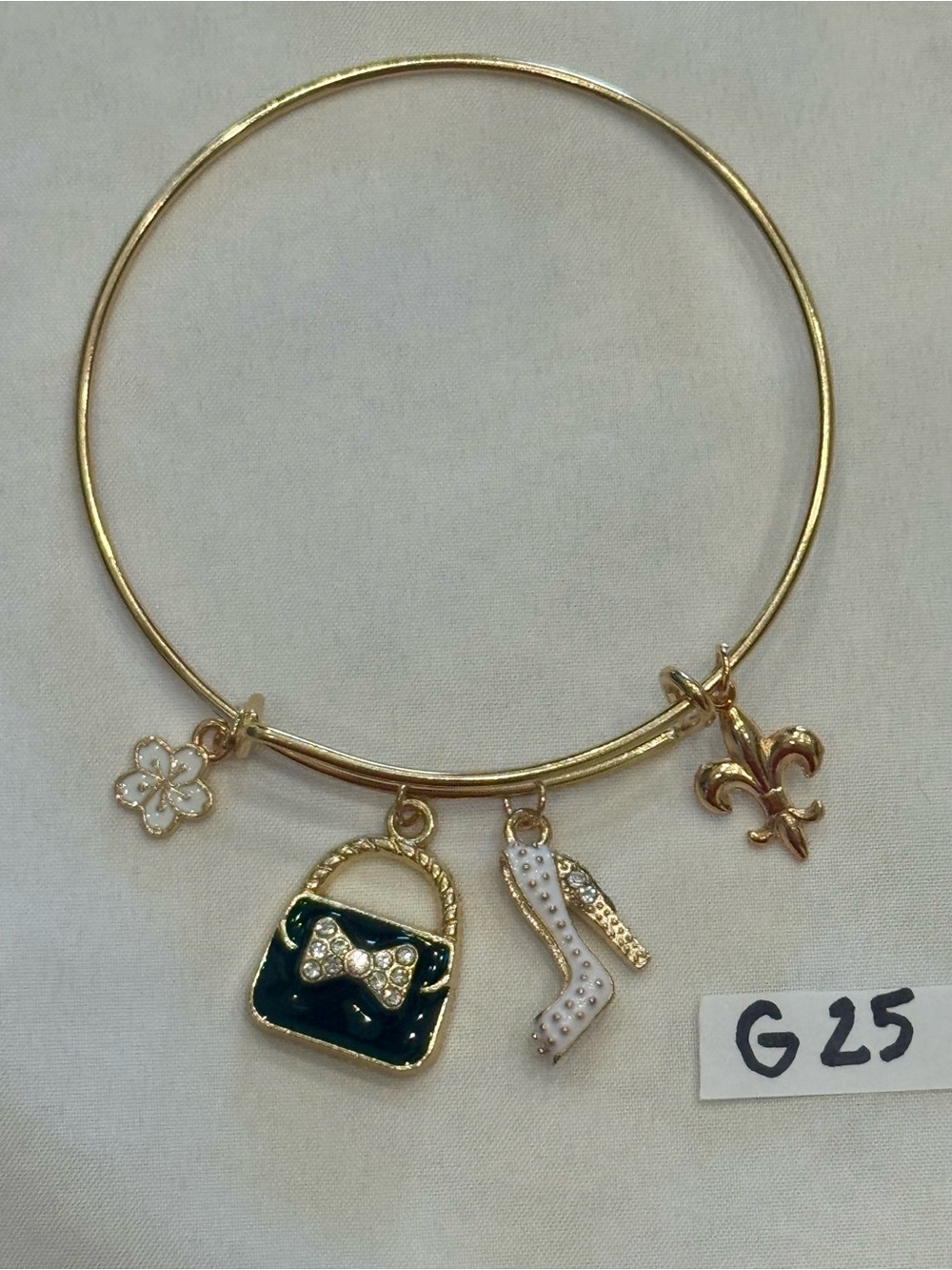 G25 Fashionista Bling Queen Charm Bangle Bracelet